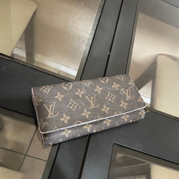 LOUIS VUITTON MONOGRAM PORTEFEIULLE SARAH LONG BIFOLD WALLET. - Picture 1 of 11